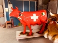 vache  drapeau suisse  en résine  L6 design 005